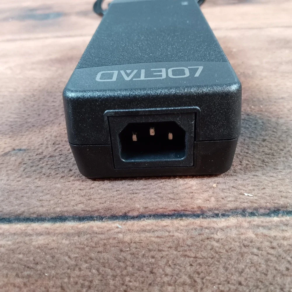LOETAD AC DC ADAPTER YUY2010A 100 240V 50 60Hz 1.6A Power Supply Car Charger